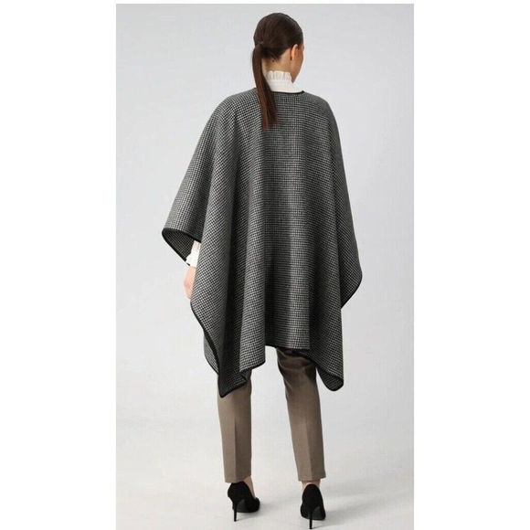 Poncho   - Picture 1 of 7